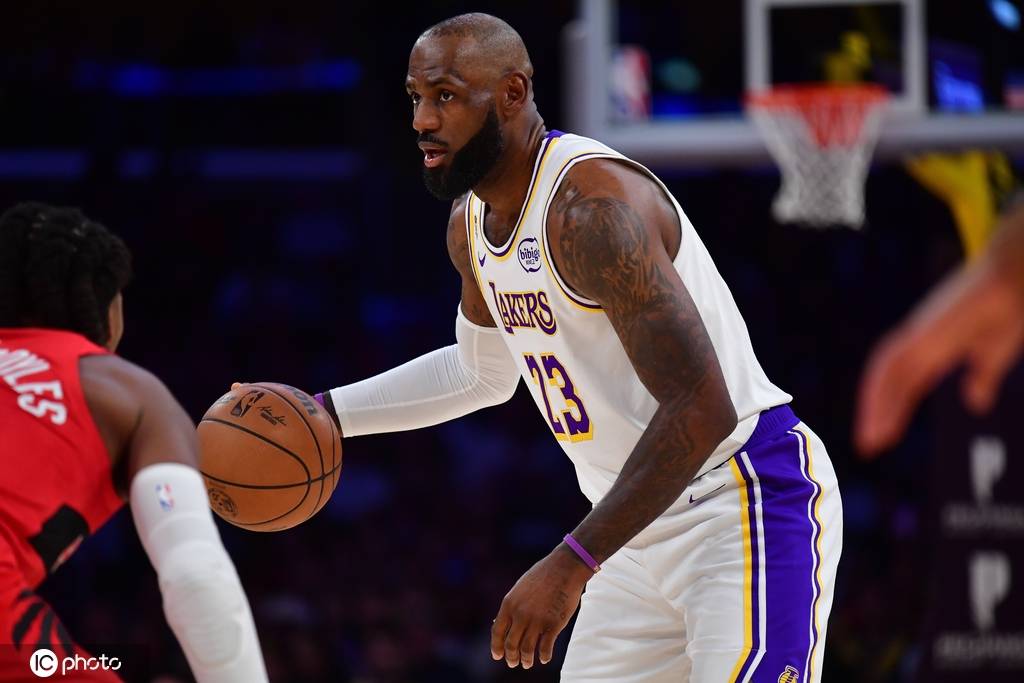 NBA改朝换代了！全明星首发无詹姆斯 老巨星黯然离场